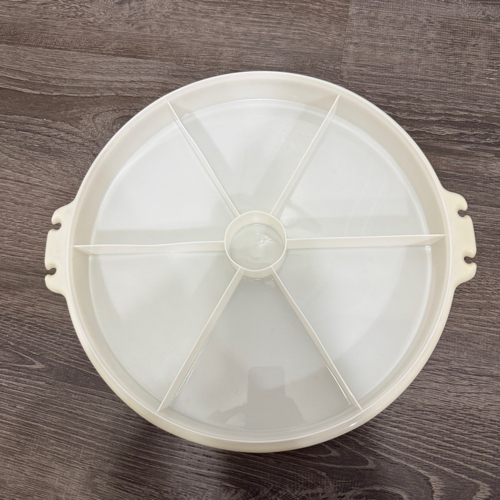 Vintage Tupperware 12" Round Veggie Carrier / Keeper - Picture 5 of 9